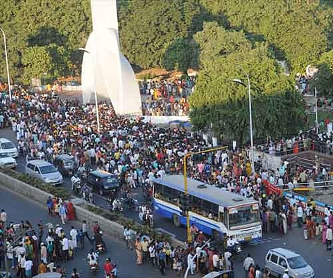 Vehicles from War Memorial towards the beach will be diverted at Adams junction towards Swamy Sivananda Salai for parking.