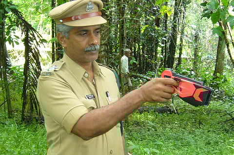 A painless shot to bridle violentwild animals!