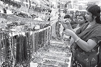 Gujarat handicrafts exhibition begins