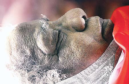 Thilakan leaves throne empty