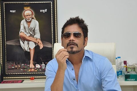 Nagarjuna introduces debutantes for Manam  