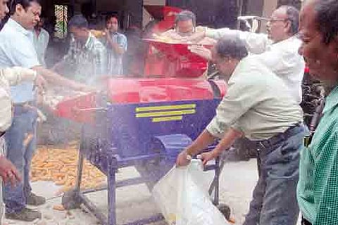 IIT improvised maize sheller to hit market soon