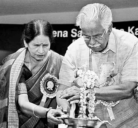 Malayalam poetess presented OV Vijayan Award
