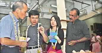 Chinese Team Arrives, Seeks ‘Historic’ Tie-up