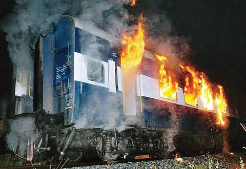 Bangalore-Nanded Train Caught Fire in Tunnel