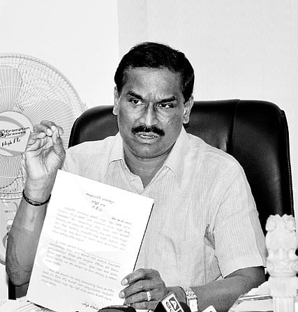 Malls told to display names in Telugu