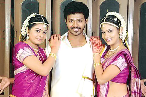 'Oruvar Meethu Iruvar Sainthu' (Tamil)