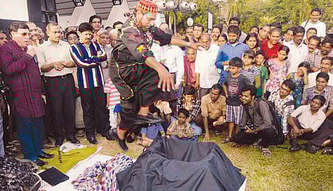 They cast a spell on Kochiites