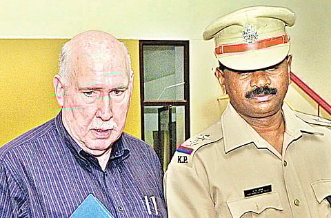 Amway chief, 2 directors held for financial fraud