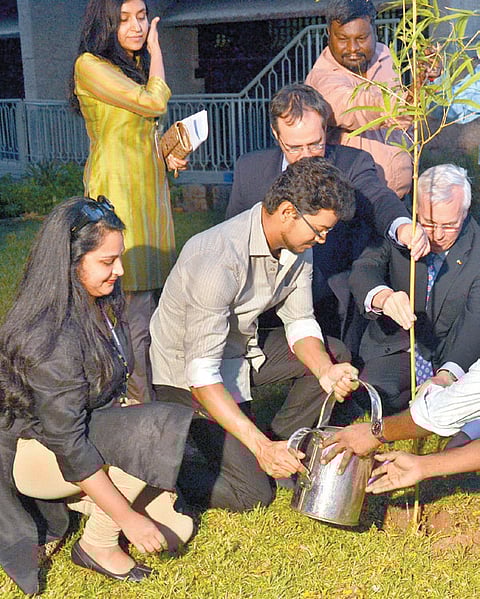Actor Vijay helps US Consulate go green