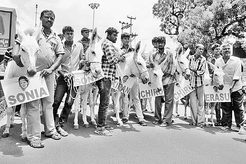 Seemandhra stir: One dies, 2 attempt suicide