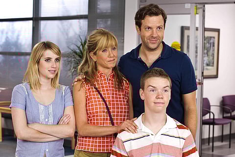 A summer vacation charade in 'The Millers' 