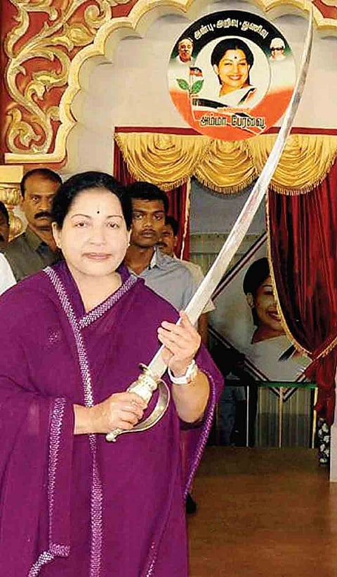 Jaya goes to war on Lankan Tamil