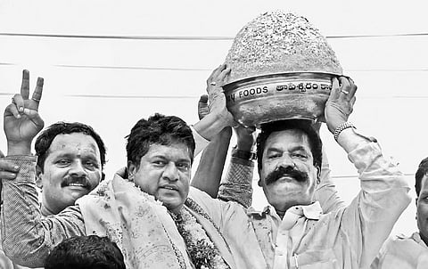 Balapur laddu auction fetches Rs 9.26 lakh