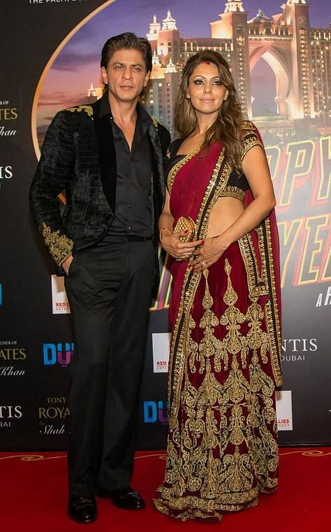 Shah Rukh Khan, Gauri Khan Shine on Red Carpet at 'Happy New Year' Premiere