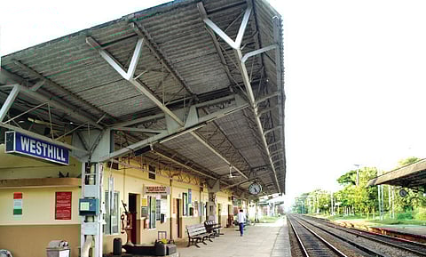 West Hill Station Lacks Toilets, Tea Stalls