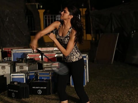 Deepika Padukone Plays Badminton on the Sets Of 'Piku'