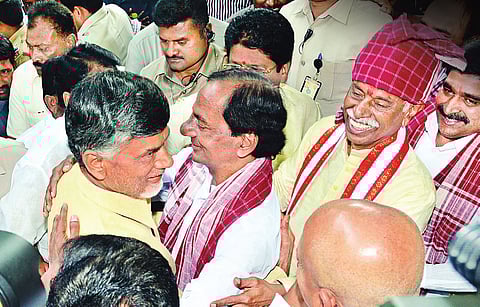 BJP Veteran to Play Big Brother Between AP and T Chief Ministers