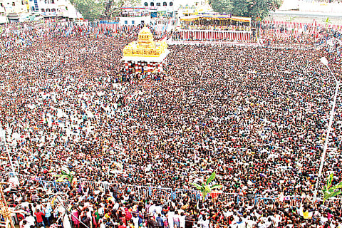 2 Lakh Take Holy Dip on 'Panchami Theertham'