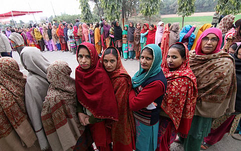 Voting Picks up in Jammu and Kashmir, Long Queues Outside Polling Booths