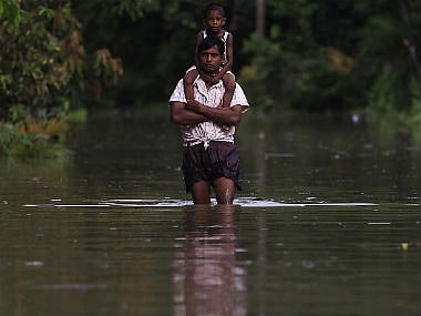 Heavy rains are expected to continue in SriLanka during the Christmas week, dampening relief efforts. Reuters
