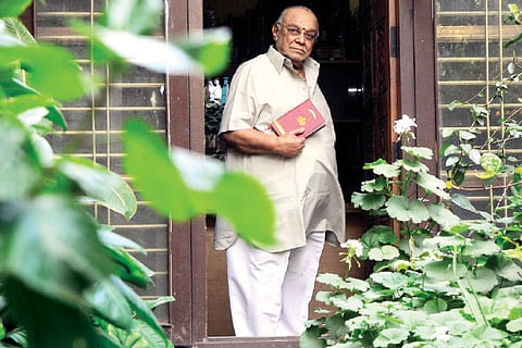 The Anti-Corruption Showman on Stage