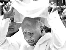 At 81, Gowda Lives on Ragi Mudde on the Campaign Trail