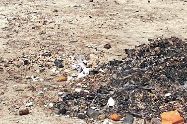 Liquor Bottle Swamps the Fort Kochi Beach