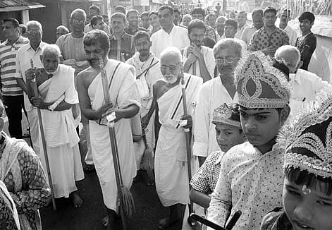 Jain Monks on a Mission to Propagate Peace, Secularism and Humanity