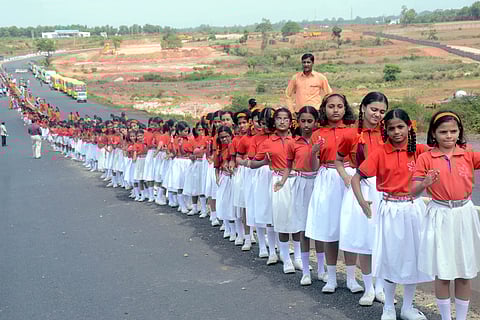 Kids Form 700-metre Human Train