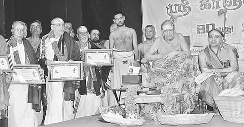 Kanchi Seer Reaches Out to J and K Flood Victims