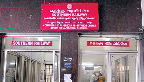 Rly Ticket Counters Short-Staffed