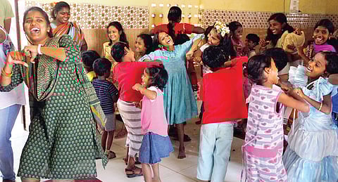 Taking Slum Kids the 'Extra' Mile