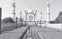 Visiting the poor man’s Taj Mahal