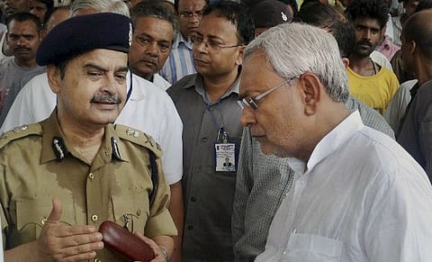 Bihar DGP Abhayanand discussing with Bihar Chief Minister Nitish Kumar after serial blasts at Bodhgaya. (PTI)