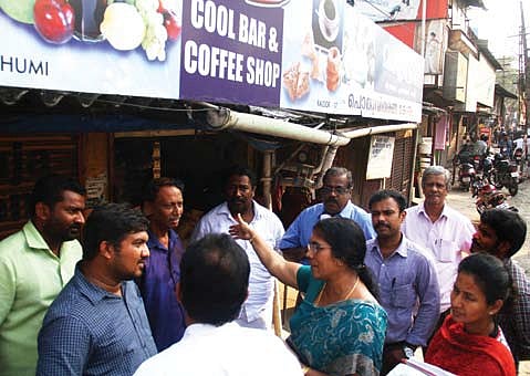 Eviction Drive Begins on Kaloor-Deshabhimani Stretch