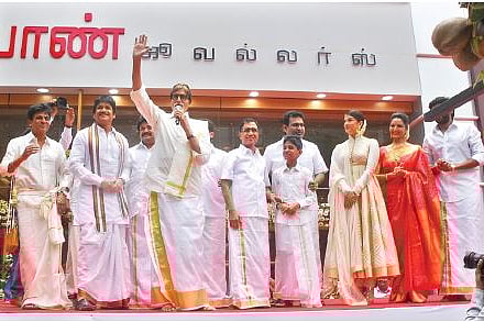 Carats and Chaos: Celebs Shine Bright in T Nagar Traffic