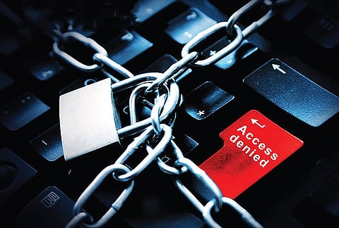 Spy Alert: Cellphones Banned at South Block Meetings