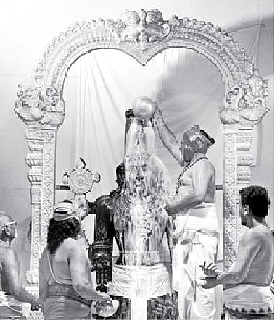 Over 1,000-yr-Old Abhishekam Ritual Replicated in Guntur