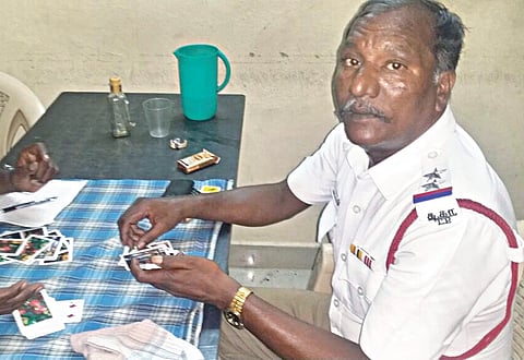 Card Playing Cop's Pic Goes Viral