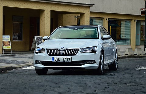 2016 Skoda Superb Bestowed with 5-Star Euro NCAP Rating | Car Dekho