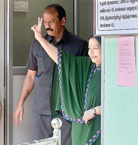 See Candidate's Photo, Cast Vote at RK Nagar By-poll