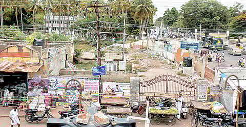Vellore Corporation Leaves Vendors on Street