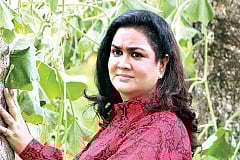 Urvashi to Play Darshan's Mother in Jaggu Dada 