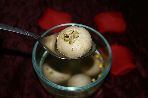 "Rasgullas" by Nithyascorner - Own work. (Licensed under CC BY-SA 4.0 via Wikimedia/Commons)
