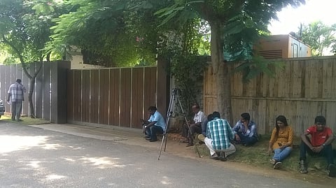 IT raid at actor Vijay's house at Neelankarai. (Image Martin Luis | EPS)