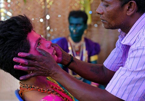 People getting ready to take part in kulasekarapattinam Dhasara Festival near tiruchendur, Tamil Nadu. EPS | A Raja Chidambaram