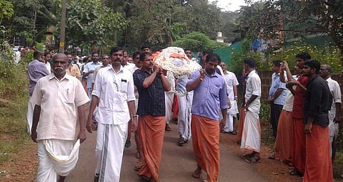Body of BJP activist who was hacked to death, being carried by party workers at Chavassery. (A Sanesh | EPS)