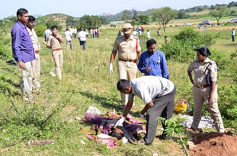 Rangareddy district, telangana: Police questioning Soni, the mother of Manjula, who allegedly killed her daughter after she got impregnated at Kadtal mandal of Rangareddy district | EPS