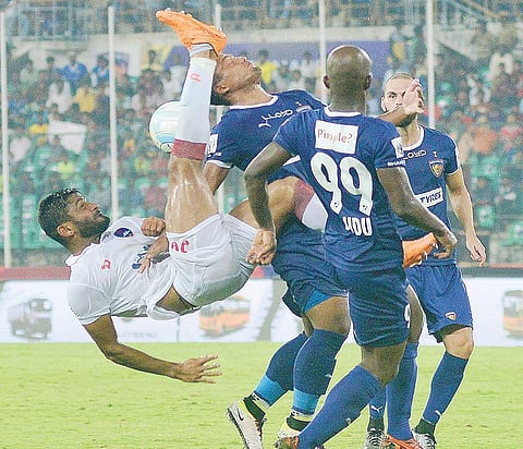 Action from the match between Chennaiyin FC and Delhi Dynamos at Jawarharlal Nehru Stadium in Chennai on Thursday | ASHWIN PRASATH